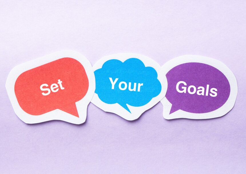 3 words is written : Set Your Goals - goal setting for making money online.